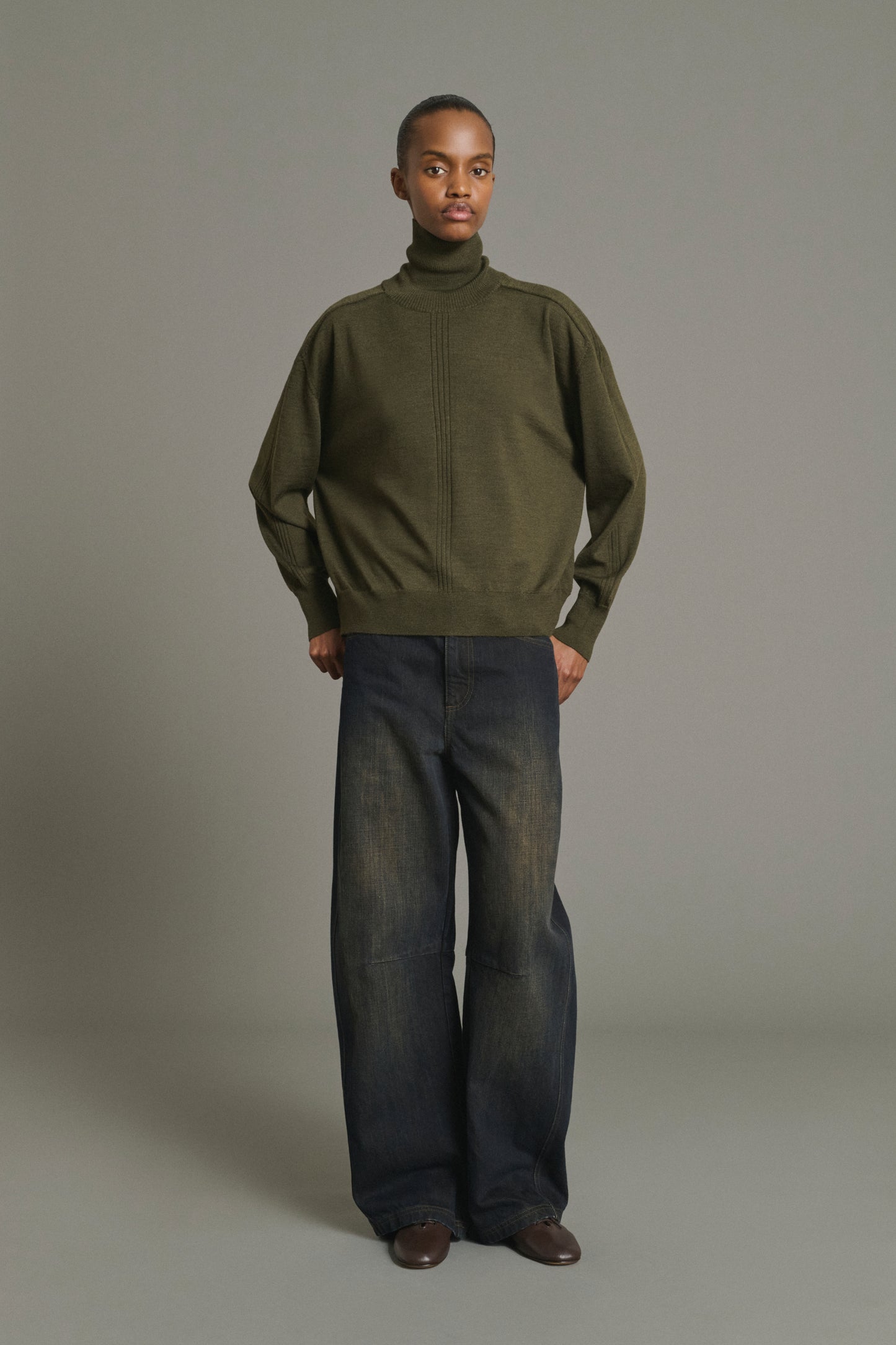 Pullover Nord – Dunkelkhaki – Merinowolle – Damen