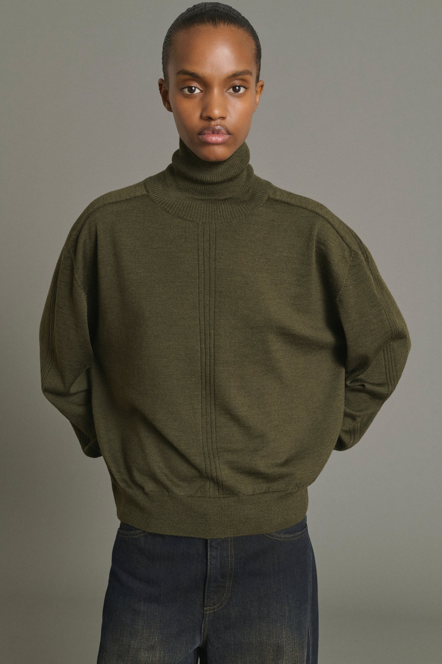 Pullover Nord – Dunkelkhaki – Merinowolle – Damen
