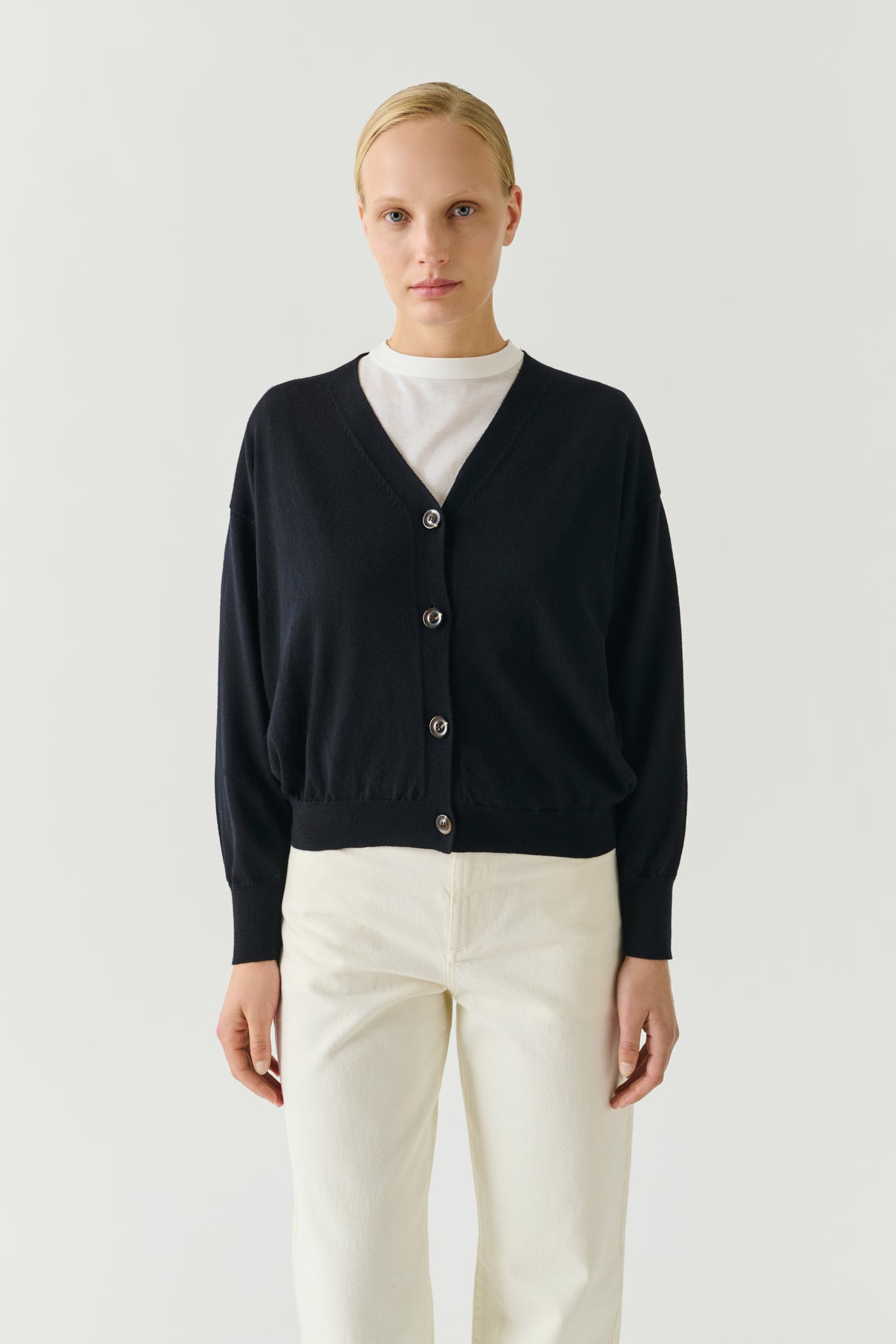 Cardigan Idem – Schwarz – Merinowolle – Damen vue 1