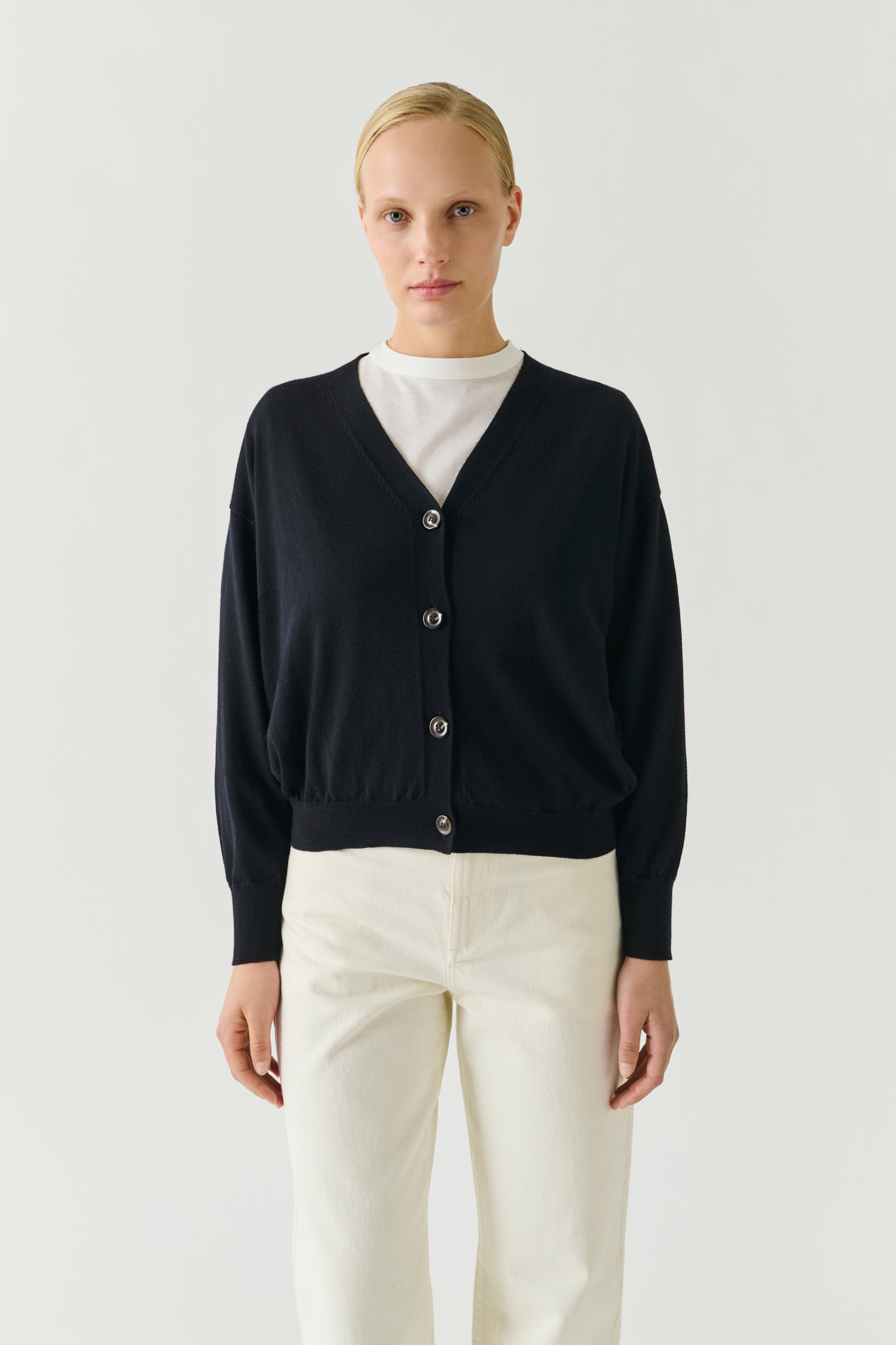 Cardigan Idem – Schwarz – Merinowolle – Damen