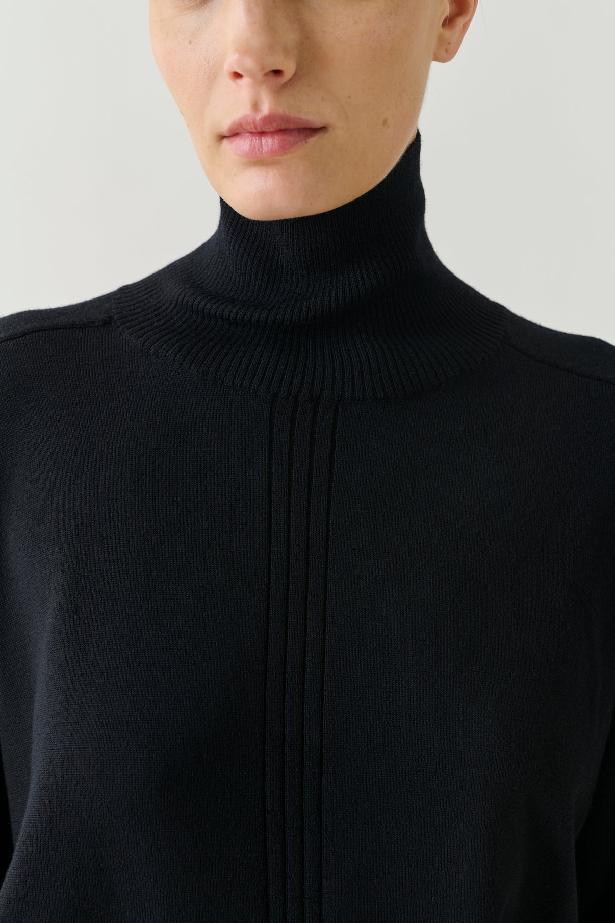 Pullover Nord - Schwarz Merinowolle Rollkragen Oversize - Soeur vue 4
