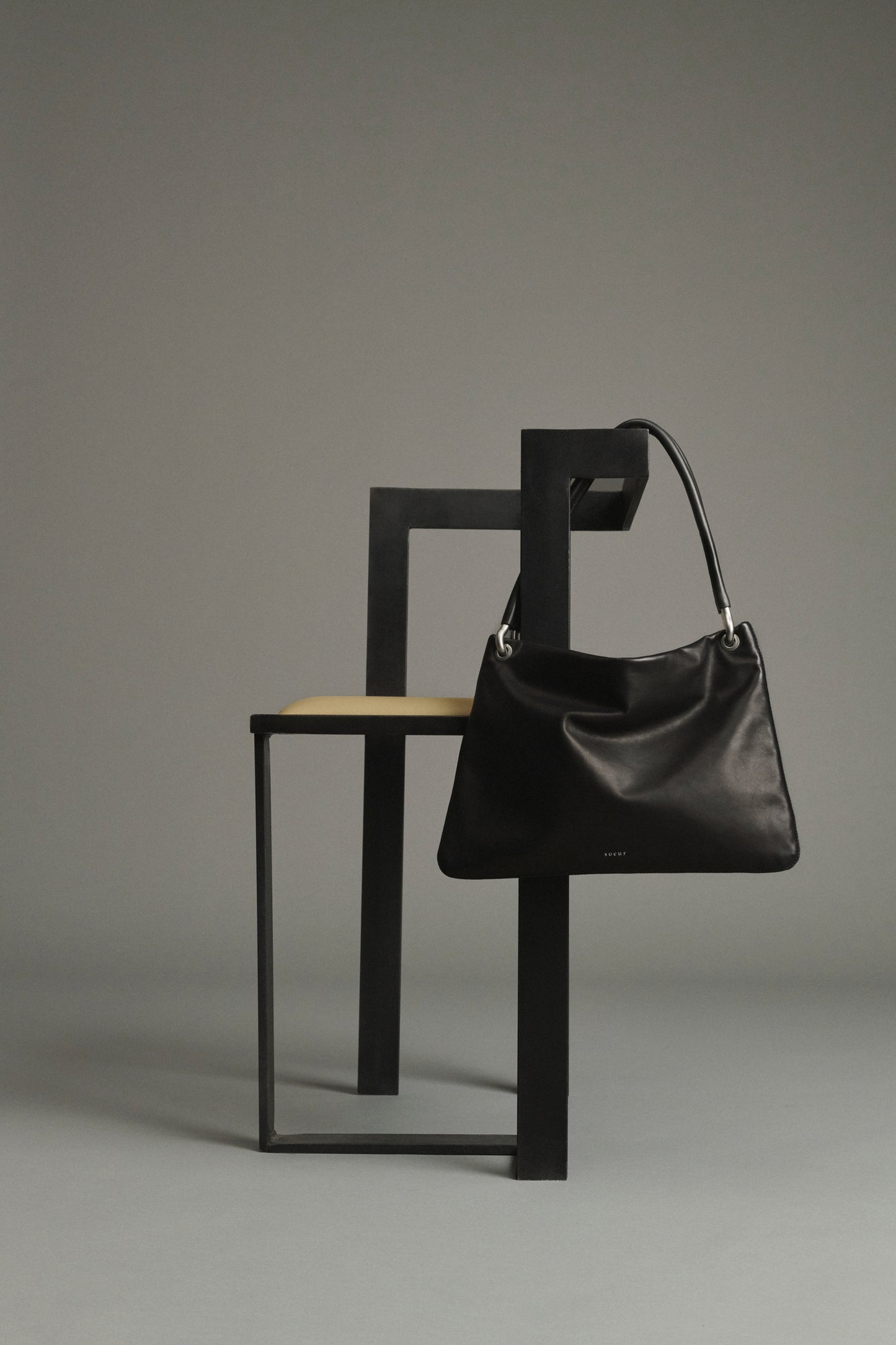 Gia Mini Cabas - Schwarz Glattes Leder mit Ösen - Soeur